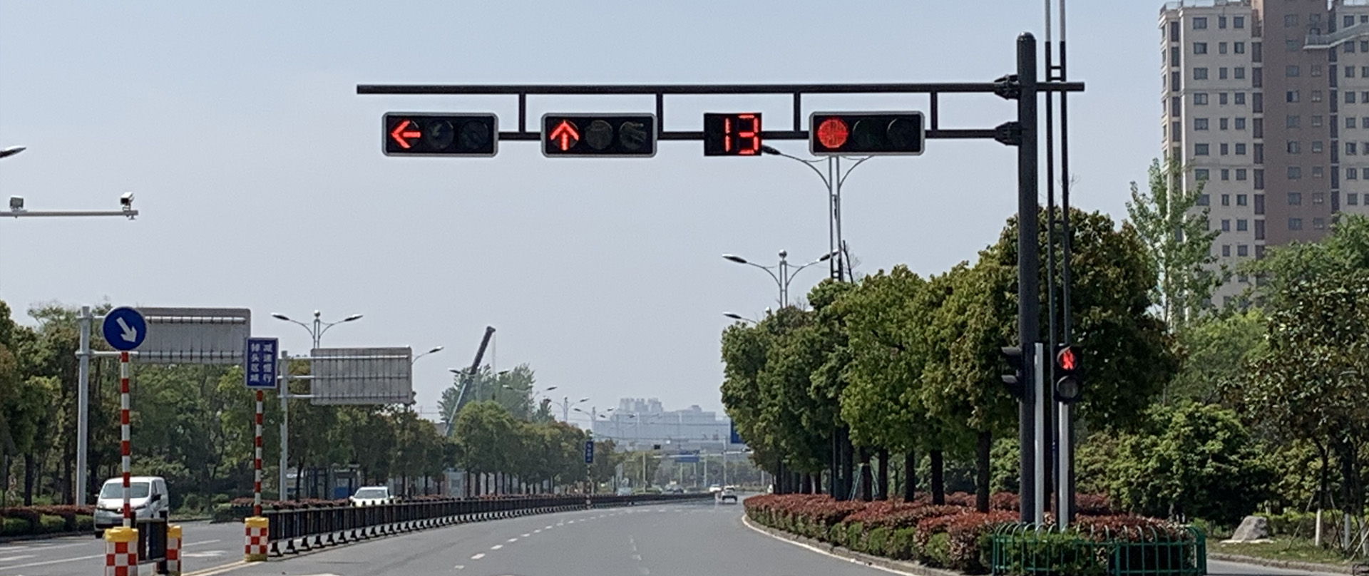 交通信號(hào)燈桿，道路交通信號(hào)桿